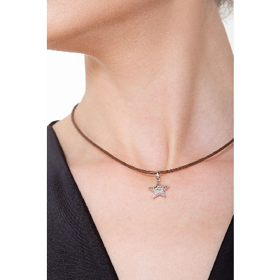 Pendentif étoile bombée en or blanc 18k diamanté