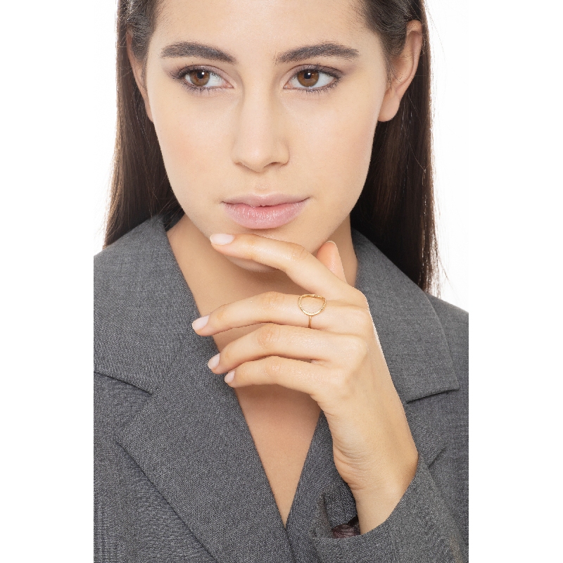 Bague en or jaune 18k avec cercle design ouvert