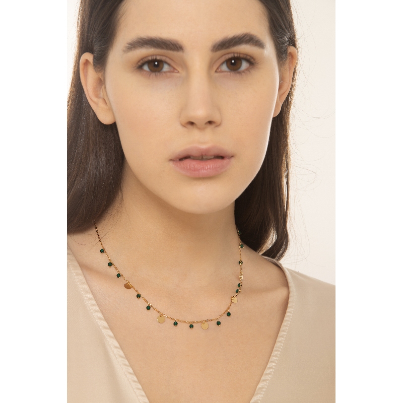 Collier en or jaune 18k avec pendentif vertes