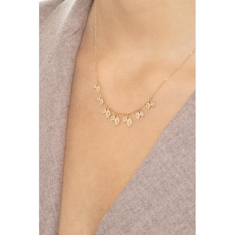  Collier en or jaune 18k avec sept charms en forme de feuille