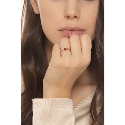 Bague en or rose 18k avec zircons