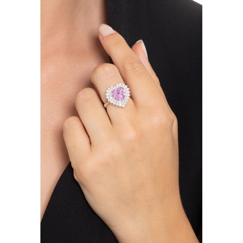 Bague en or blanc 18 carats avec un saphir rose