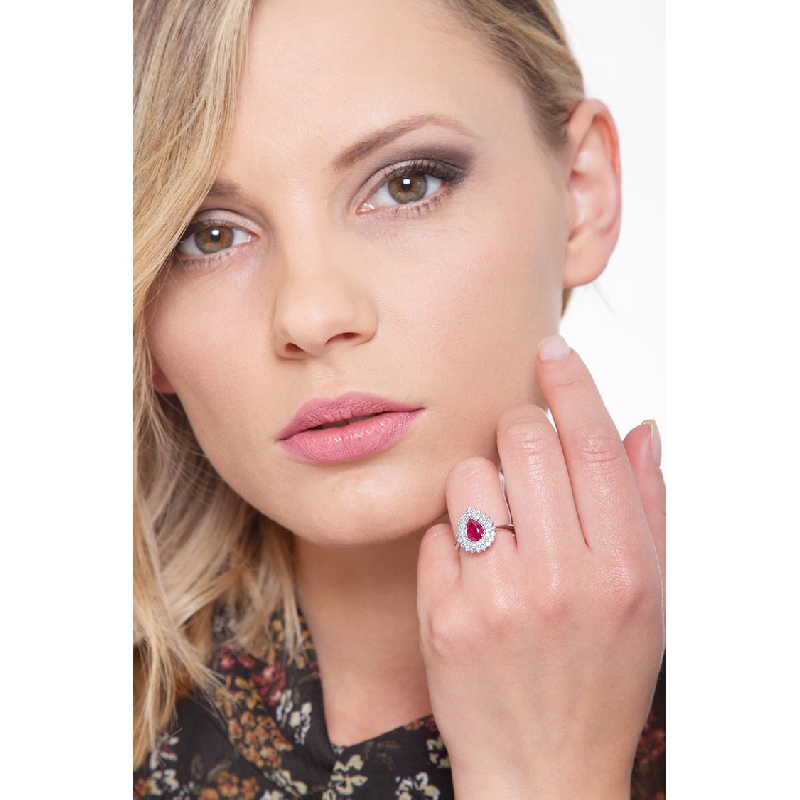 Bague en or blanc 18k avec rubis goutte et double rangée de diamants