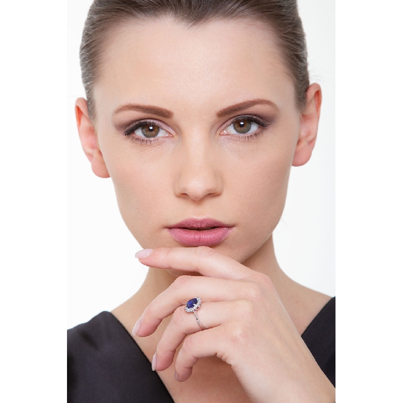 Bague Lady D en or blanc 18k avec saphir bleu et diamants