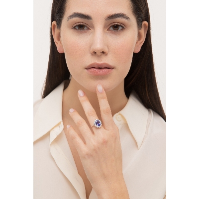 Bague halo en or blanc 18k avec tanzanite ovale et diamants