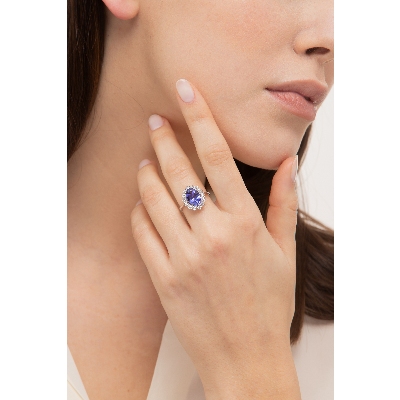 Bague halo en or blanc 18k avec tanzanite ovale et diamants