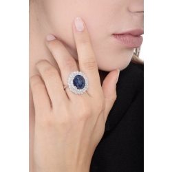 Bague en or blanc 18k avec saphir bleu et double halo de diamants 2