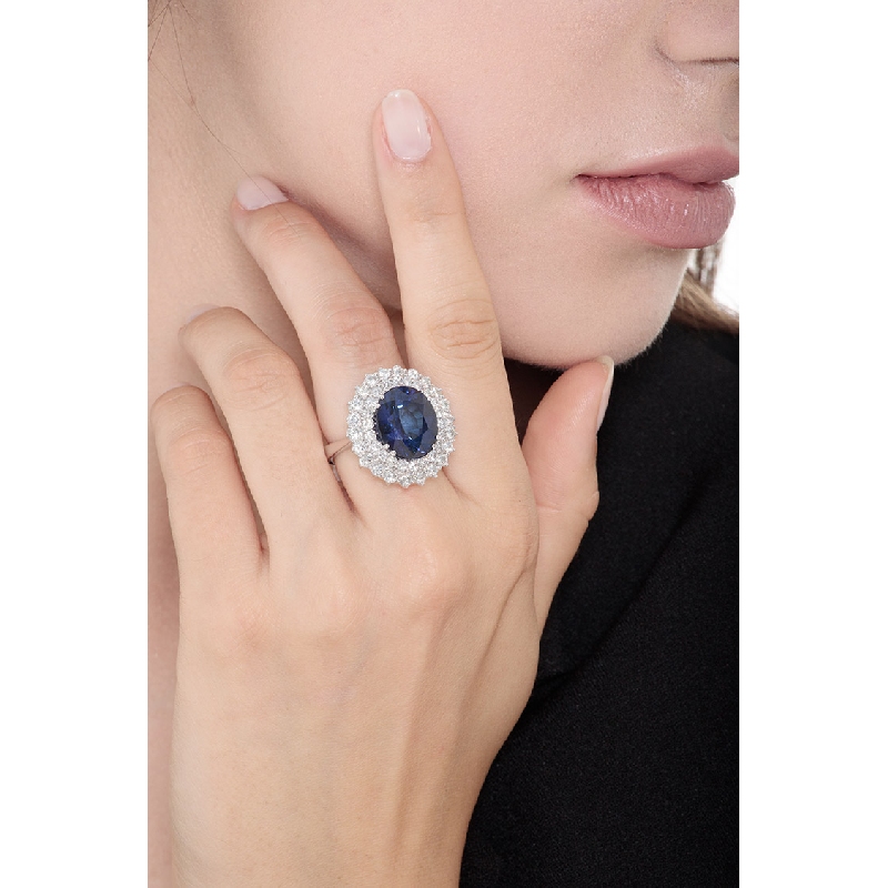 Bague en or blanc 18k avec saphir bleu et double halo de diamants