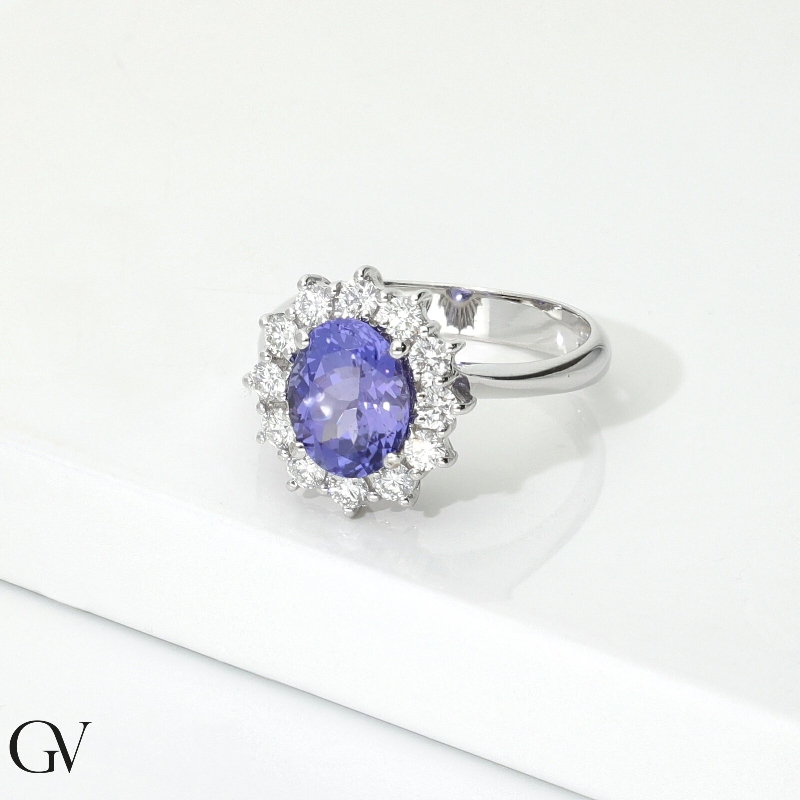 Bague en or blanc 18k tanzanite ovale et diamants 