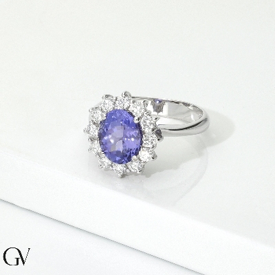 Bague en or blanc 18k tanzanite ovale et diamants 