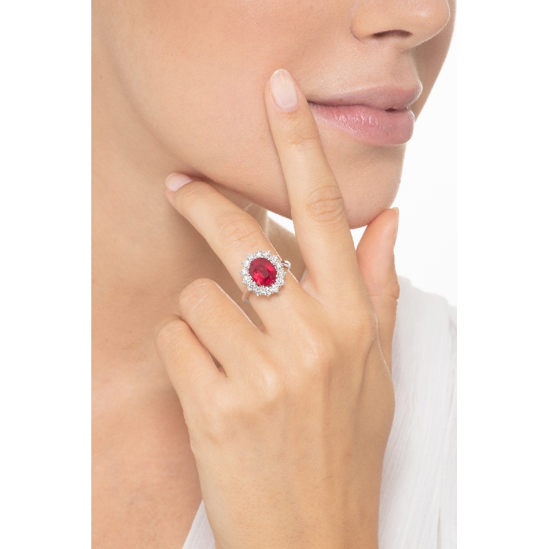 Bague Lady Di en or blanc 18k avec rubis ovale et diamants