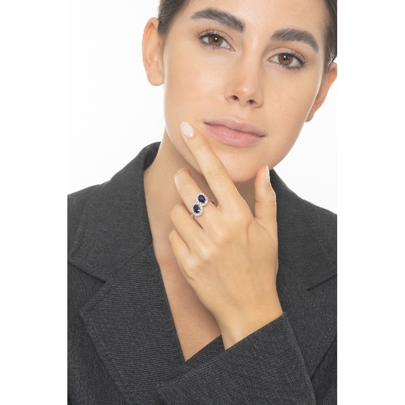 Anillo de oro blanco 18 quilates con doble halo y zafiros azules