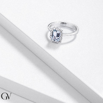 Bague halo en or blanc 18 carats avec aquamarine