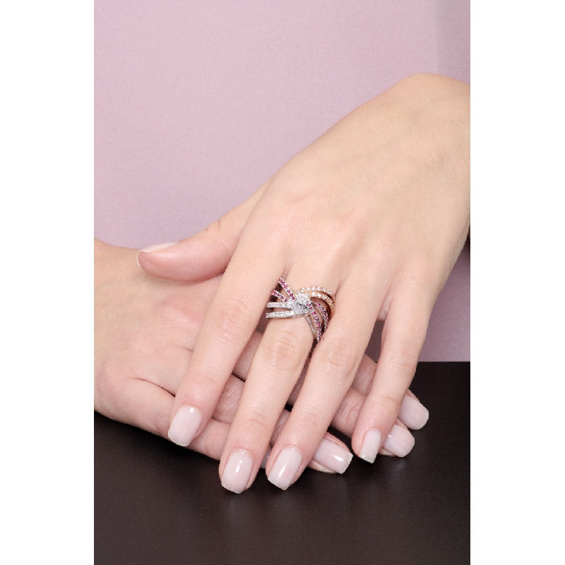 Bague jonc en or blanc et rose avec diamants et rubis