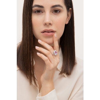 Bague en or blanc 18k avec saphir rose rectangulaire et diamants