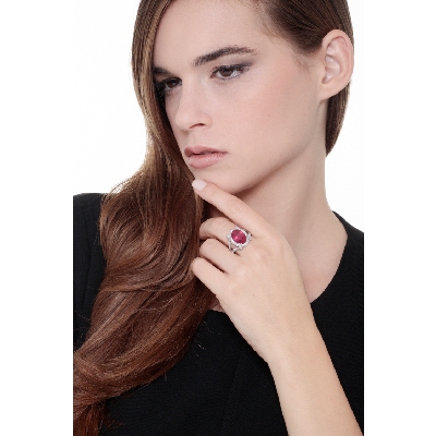 Bague rubis entourage diamants monture or blanc 750