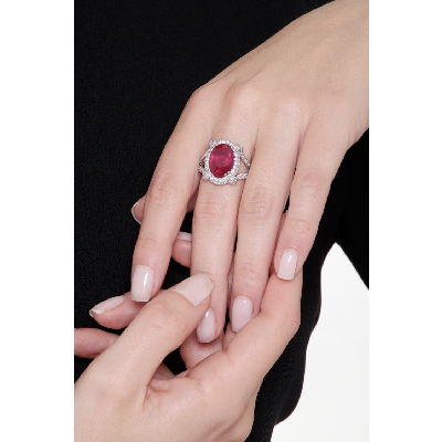 Bague rubis entourage diamants monture or blanc 750