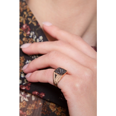 Bague pavé en or rose 18 carats rectangulaire en diamants noirs 