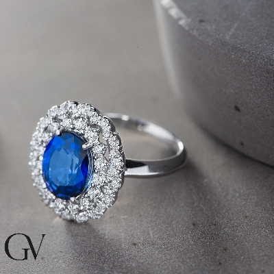 Bague halo double en or blanc 18k avec saphir bleu et diamants