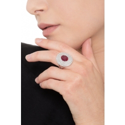 Bague halo en or blanc 18k avec rubis ovale et diamants 2