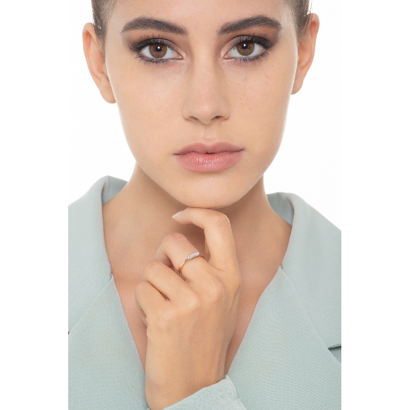 Bague design en or rose et blanc avec diamants