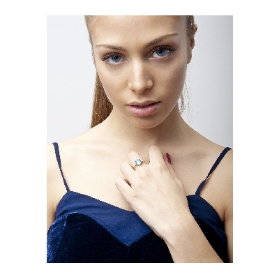 Bague en Or Blanc 18k avec Aigue-marine centrale et diamants