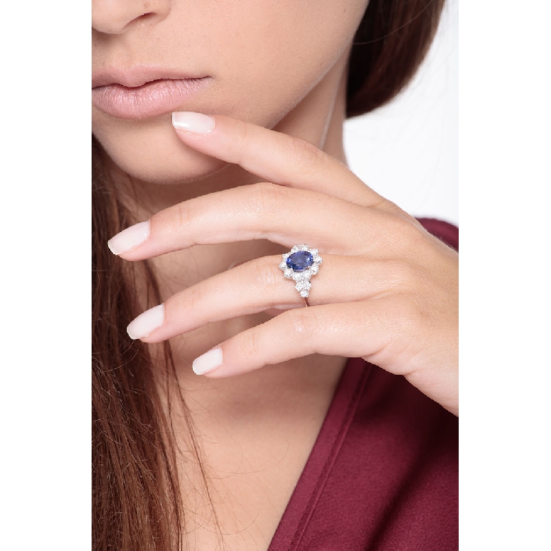 Bague pour femme en or blanc 18k avec saphir bleu 