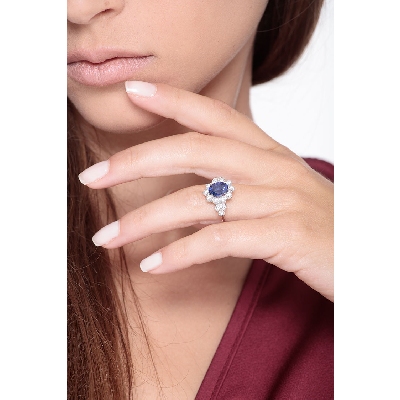 Bague pour femme en or blanc 18k avec saphir bleu 