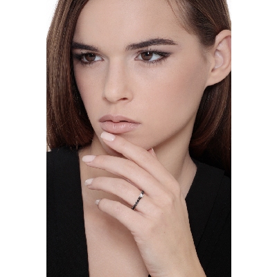 Bague alliance en Or Blanc 18k avec diamant central et diamants noirs latéraux