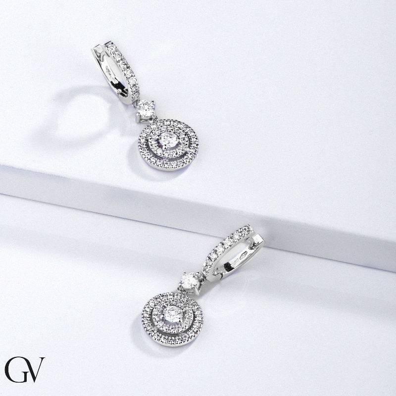 Boucles d’oreilles en or blanc 18k avec double contour de diamants