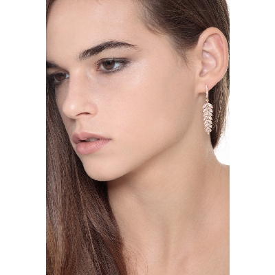 Boucles d’oreilles pendantes plume en or rose 18k avec diamants