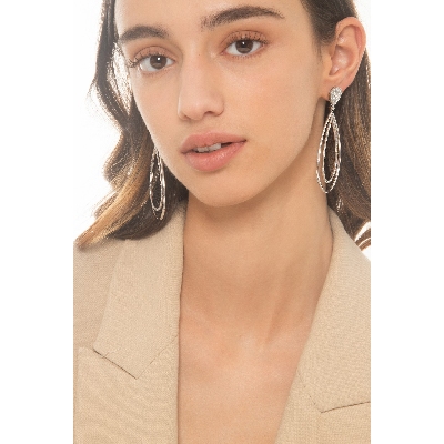 Boucles d’oreilles élégantes femme avec diamants en forme de goutte