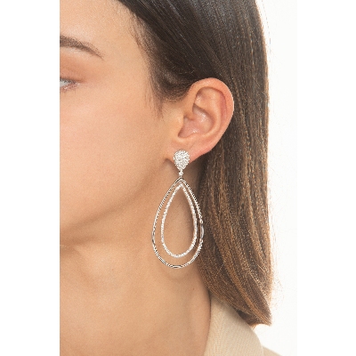 Boucles d’oreilles élégantes femme avec diamants en forme de goutte
