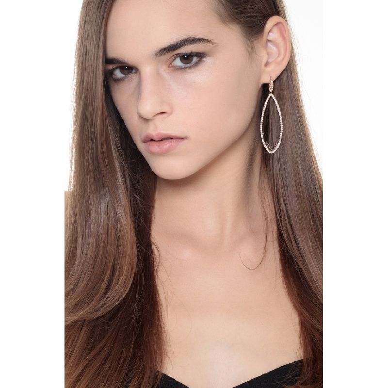 Boucles d'oreilles ovales en or rose 18k avec diamants et diamants noirs
