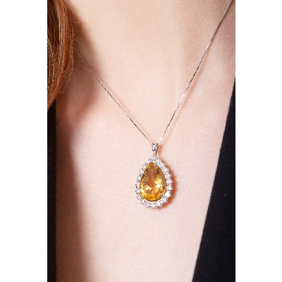 Collier raffiné avec citrine en coupe goutte et diamants