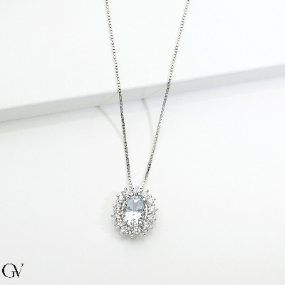 Collier en or blanc 18k avec aquamarine ovale et diamants