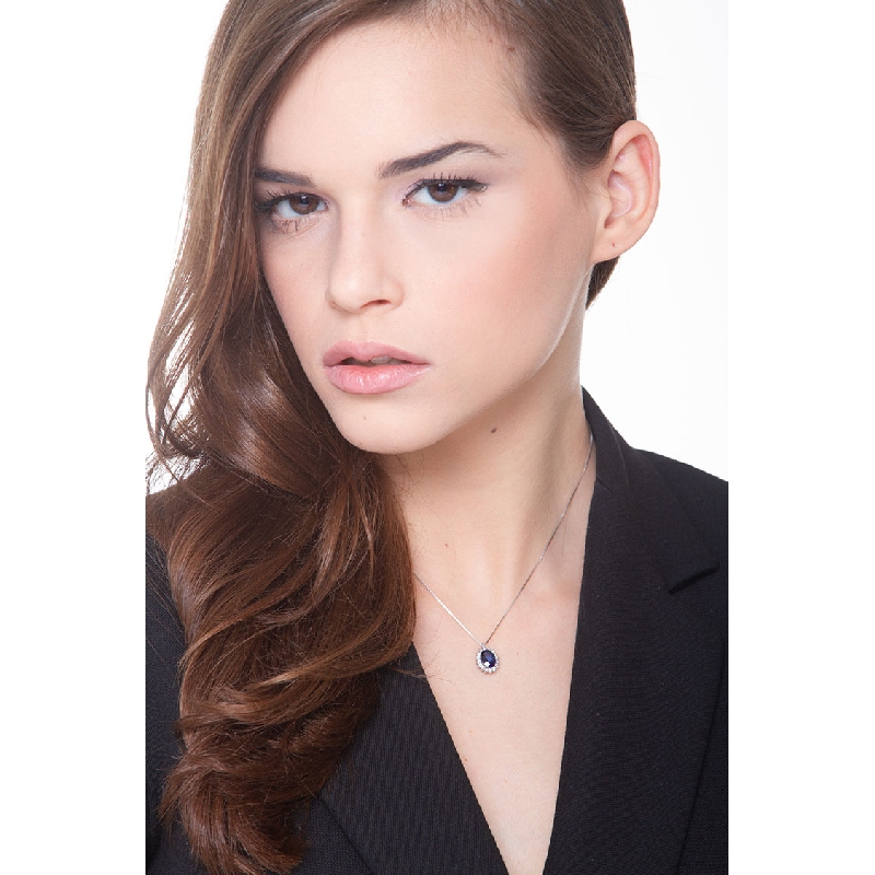 Collier en or blanc 18 carats avec saphir bleu et diamants