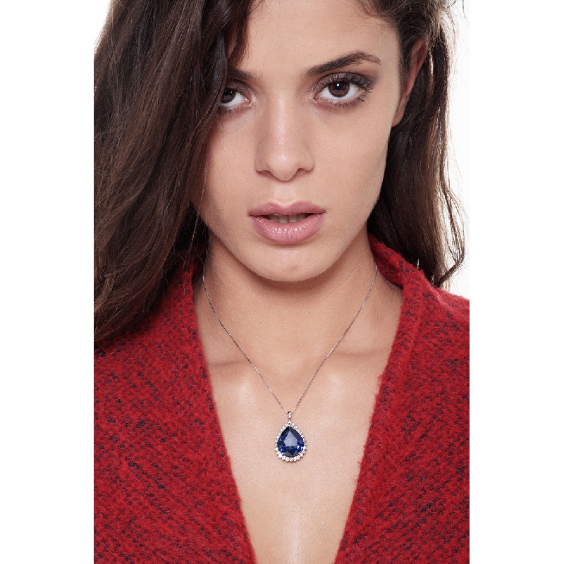 Collier en or blanc 18k avec saphir bleu et 26 diamants brillants