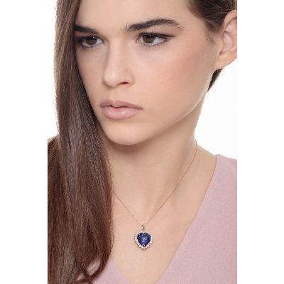 Collier en or rose 18 carats avec saphir à cœur et halo de diamants