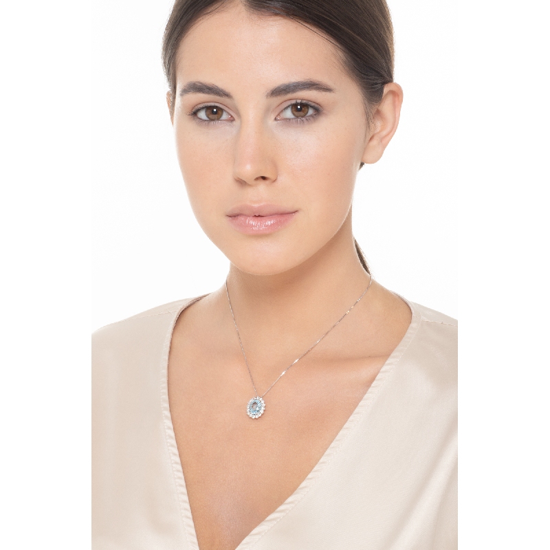 Collier halo en or blanc 18k avec pendentif en aigue-marine ovale diamants