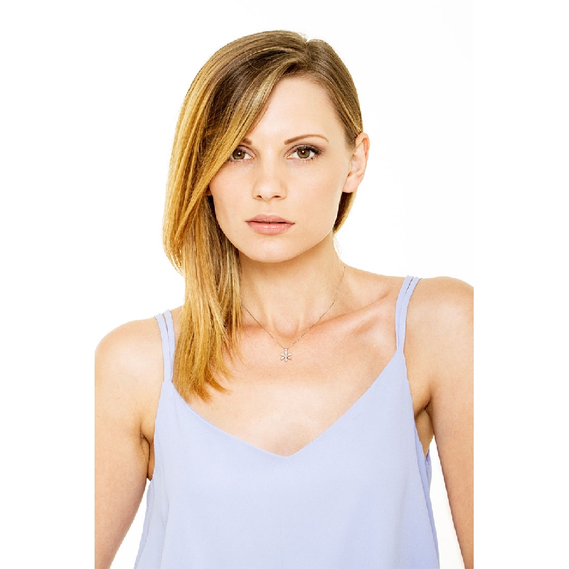 Collier en Or Blanc 18k avec Pendentif Fleur et Diamants Brillants