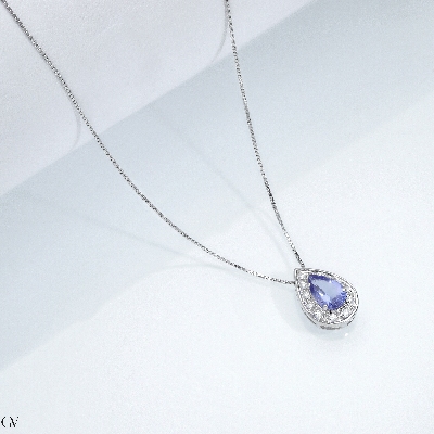 Collier pendentif en or blanc 18 carats tanzanite