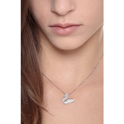 Collier en or blanc 18k avec pendentif papillon et diamants 15 mm