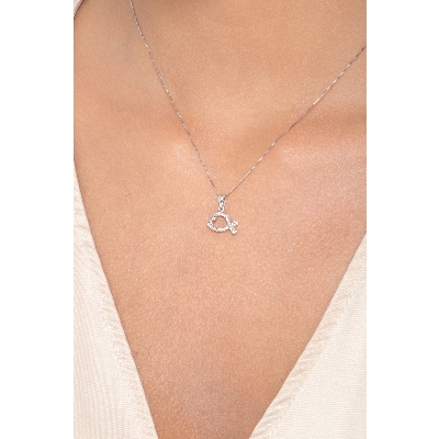 Collier en or blanc 18k avec pendentif baleine en diamants