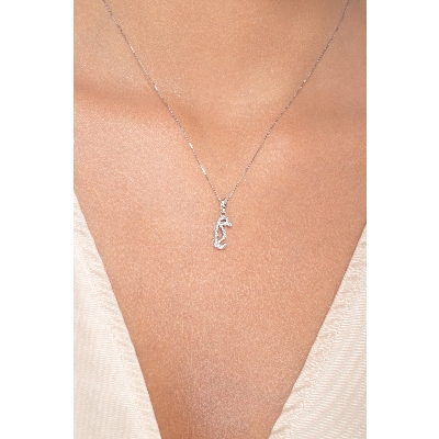 Collier avec pendentif hippocampe en or blanc 18k et diamants