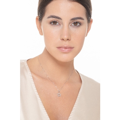 Collier en or blanc 18k avec pendentif étoile de mer en diamants