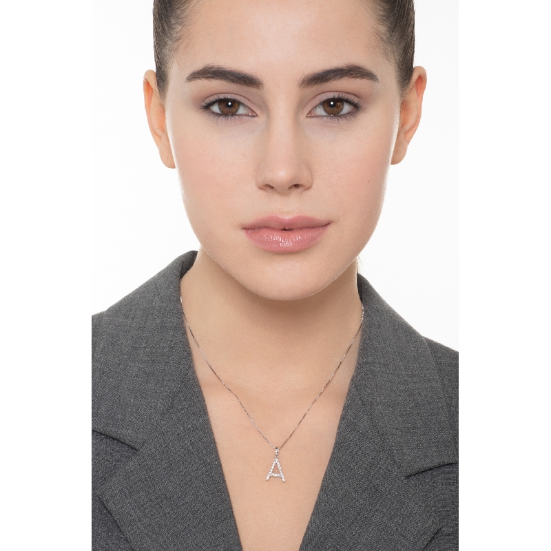 Collier avec lettre A en or blanc 750 et diamants 