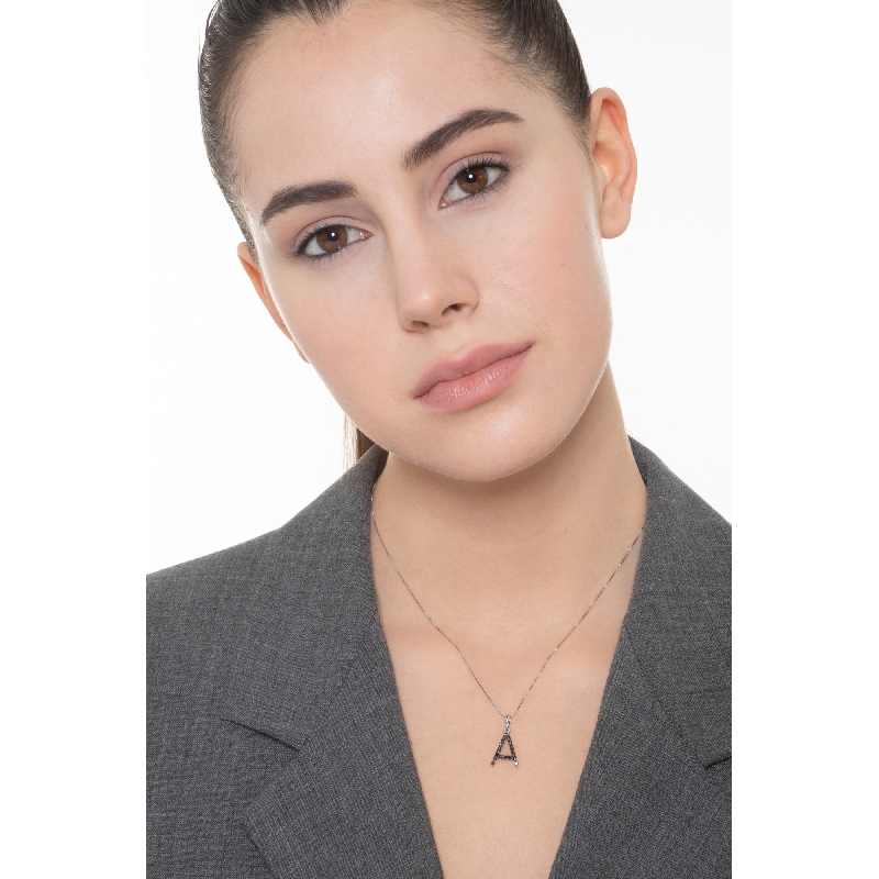 Pendentif lettre A collier or blanc et diamants noir