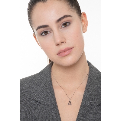Pendentif lettre A collier or blanc et diamants noir