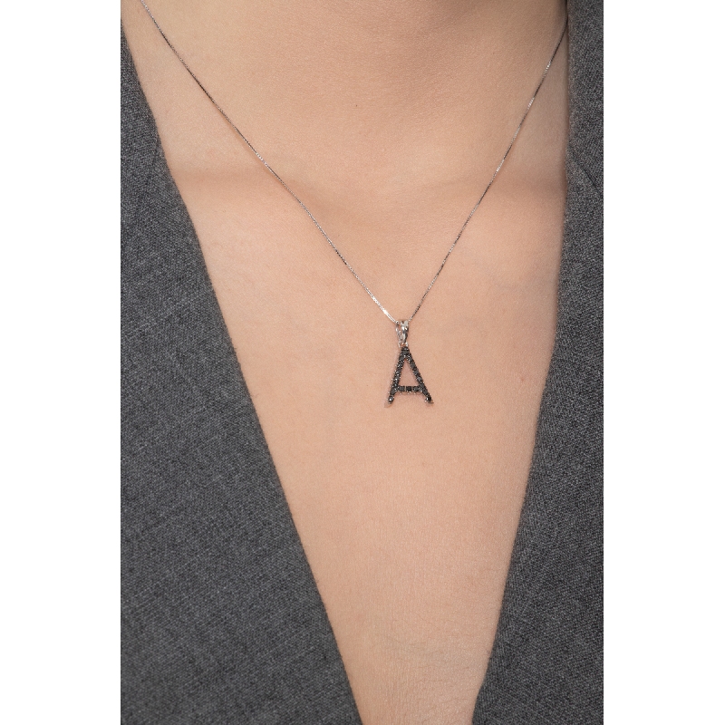 Pendentif lettre A collier or blanc et diamants noir